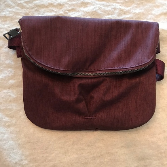 lululemon side bag